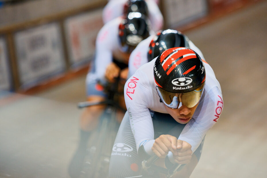 track cycling team pursuit